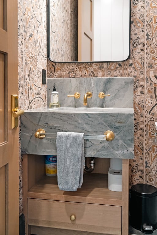 47527 - Vanity 2